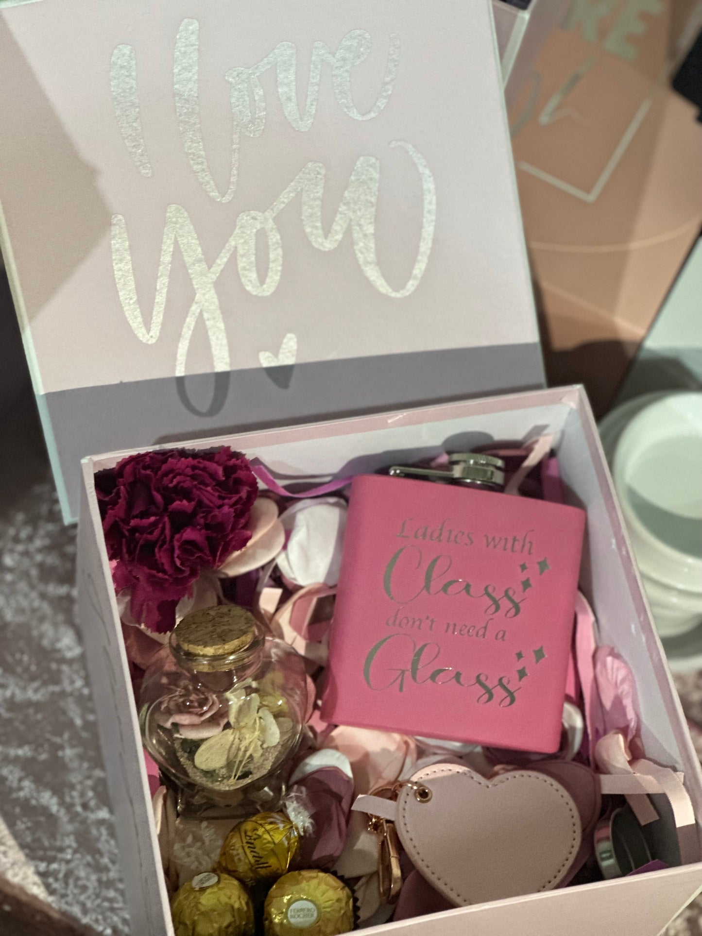 Gift wrapping/boxing